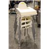 Image 1 : 4 WHITE PLASTIC HIGH CHAIRS