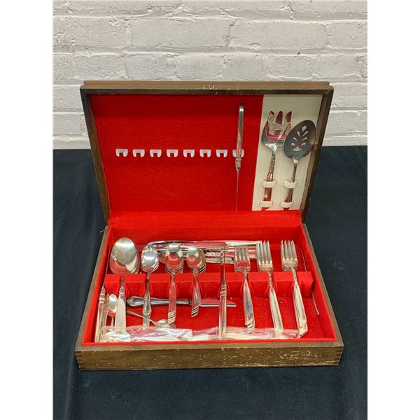 Community / Rogers Oneida Flatware Cutlery Set Silverplate
