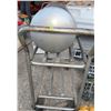 Image 3 : Portable Air Tank with Metal Cart and Hose
