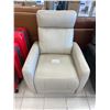 Image 11 : Beige Leather Power Recliner With USB Port 30x31x40
