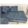 Image 3 : Blue Sectional Sofa With Chaise 120" x 80"