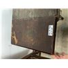 Image 11 : Singer Treadle Sewing Machine with Cabinet and Stool