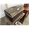 Image 12 : Singer Treadle Sewing Machine with Cabinet and Stool