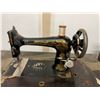 Image 17 : Singer Treadle Sewing Machine with Cabinet and Stool