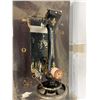 Image 20 : Singer Treadle Sewing Machine with Cabinet and Stool