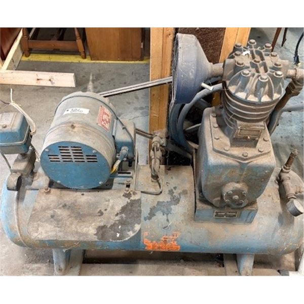 Industrial reciprocating air compressor