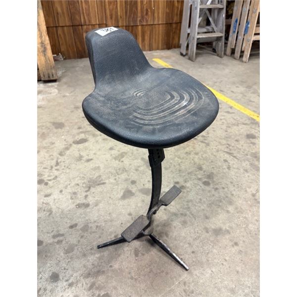 Ergonomic sit and stand work stool