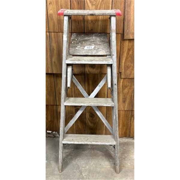 Wooden Ladder 4’