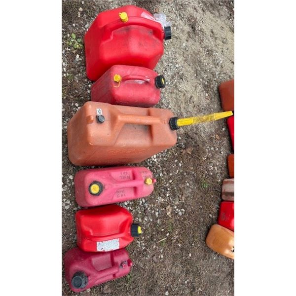 Jerrycans x6 (plastic)