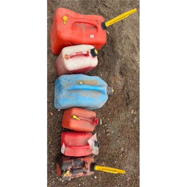 Jerrycans x6 (plastic)