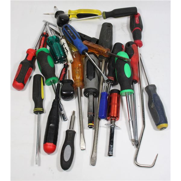 LOT OF MIXED ASSORTMENT OF VARIOUS SCREWDRIVERS