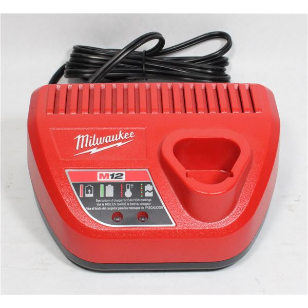 MILWAUKEE BATTERY CHARGER