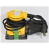 Image 1 : DEWALT PALM GRIP SANDER MODEL DW411