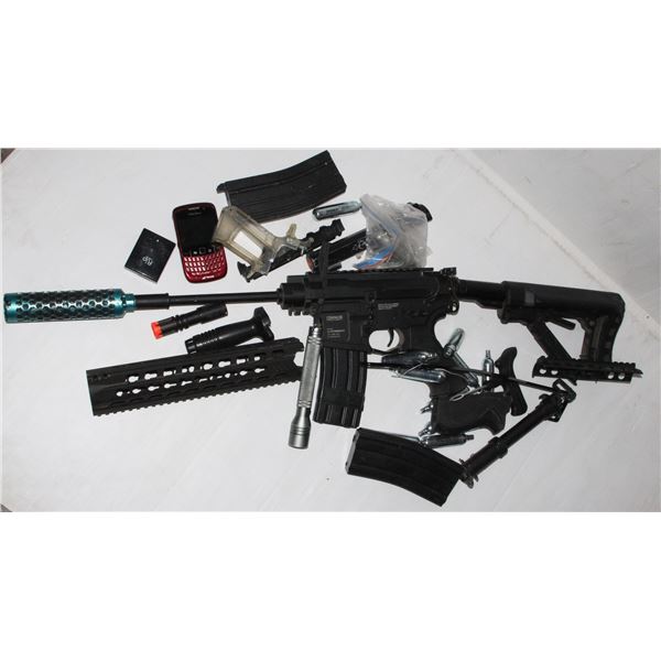 LOT OF BB OR AIRSOFT GUN ITEMS WITH GUN IN