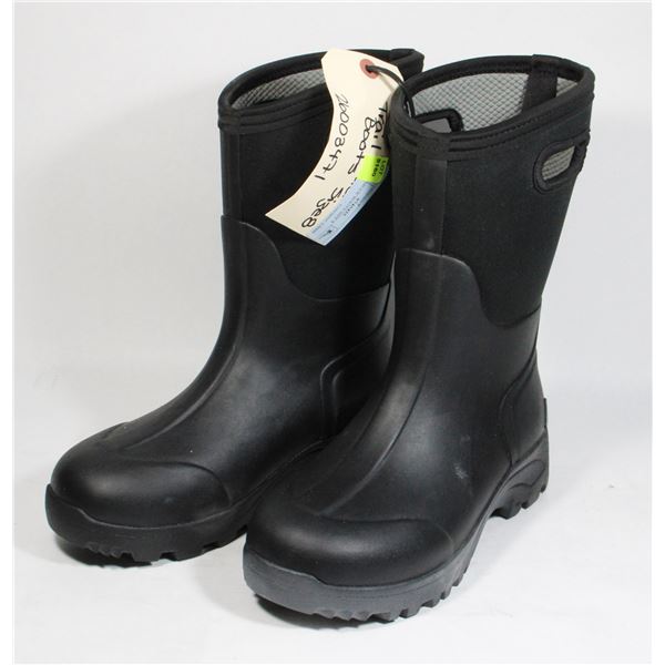 TRAIL MUCK BOOTS SIZE 8