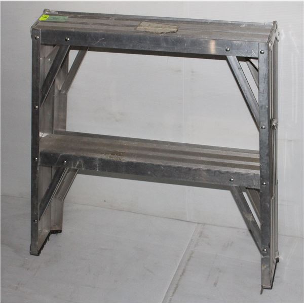 STEP LADDER MODEL 602