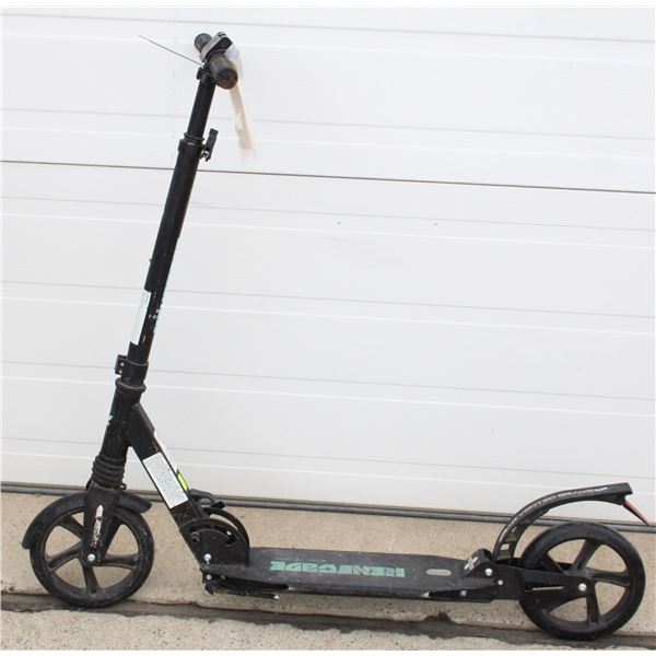 BLACK RAZOR SCOOTER