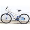 Image 6 : SILVER BIKE WITH BLUE TRIM 21 SPD