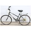 Image 5 : BLACK RALEIGH OASIS CRUISER BICYCLE