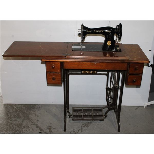 SINGER SEWING MACHINE IN CABINET