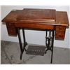 Image 6 : SINGER SEWING MACHINE IN CABINET