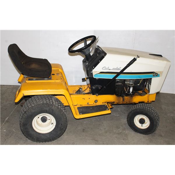 *POLICE SEIZURE* CUB CADET RIDING LAWN MOWER