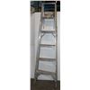 Image 1 : APPROX 5' ALUMINUM LADDER