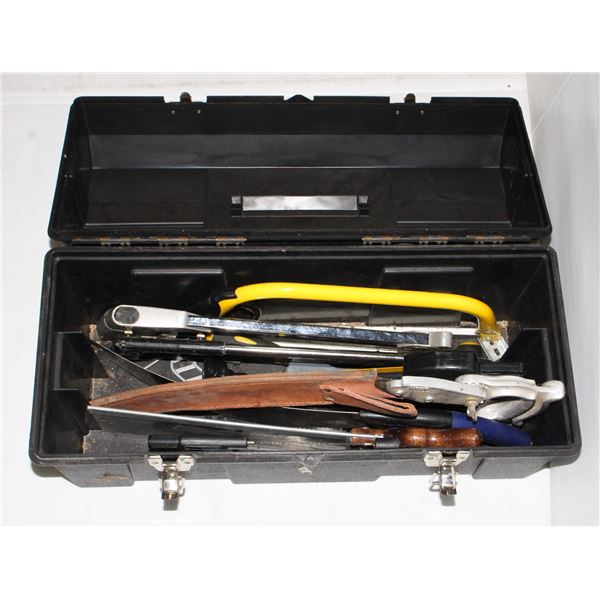 TOOLBOX FULL OF ASSORTED SAWS, SOME LOOK NEW