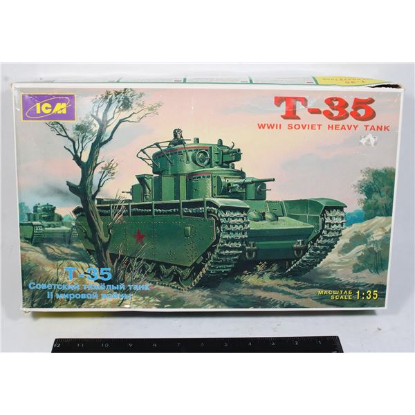 T-35 WWII SOVIET HEAVY TANK 1:35 SCALE MODEL KIT