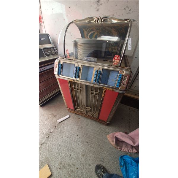 Wurlitzer 1400 Jukebox, 1950s 100 Selections, 50 45 RPM Records, Curved Glass Dome