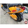 Image 7 : Electric Scooter: Gio; Orange