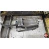 Image 8 : Floor-Standing Air / Hydraulic Shop Press