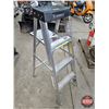 Image 1 : Featherlite 4 ft. Aluminum Step Ladder