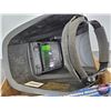 Image 3 : Auto-Darkening Welding Helmet & Electrodes