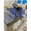 Image 5 : Heavy-Duty Steel Top Workbench with Bench Vise