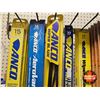 Image 4 : 34 Assorted Windshield Wiper Blades & Racjk
