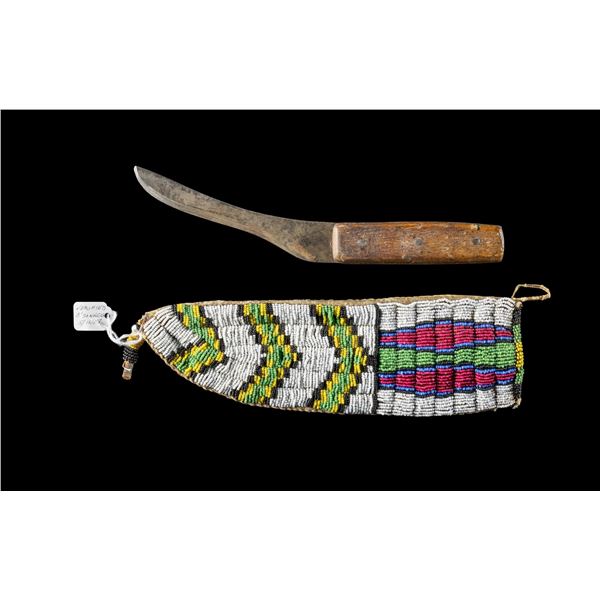 NATIVE AMERICAN BEADED KNIFE SHEATH & KNIFE.