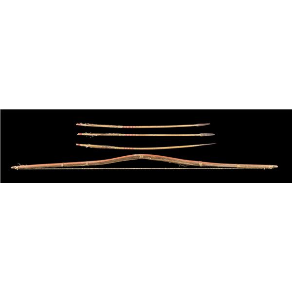 PLAINS STYLE NATIVE AMERICAN BOW & ARROWS.