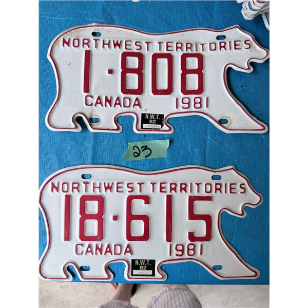 NORTHWEST TERRITORIES 1981 2 LICENSE PLATE PAIR