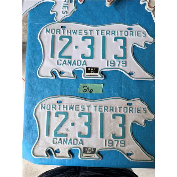 NORTHWEST TERRITORIES 1979 MATCHING PAIR