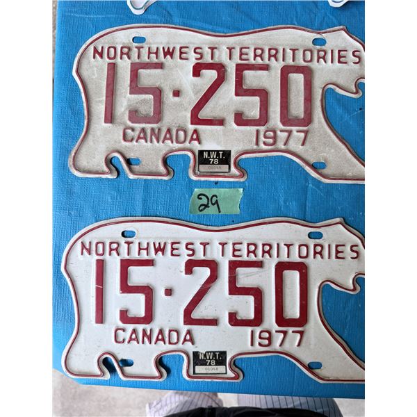 NORTHWEST TERRITORIES 1977 2 LICENSE PLATE PAIR
