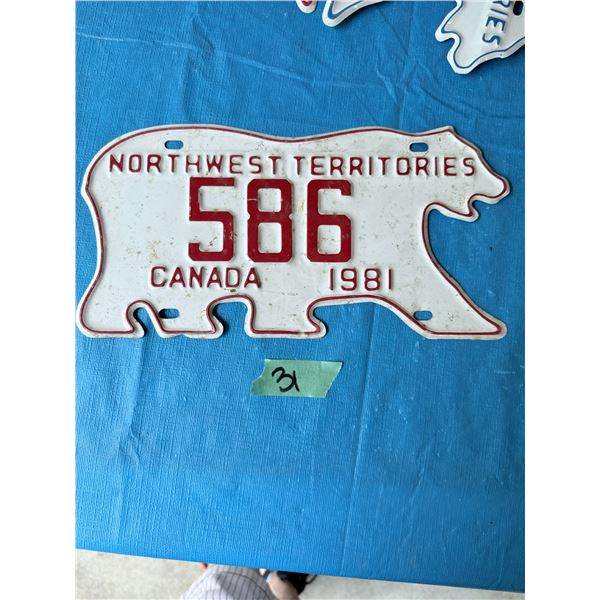 1981 NORTHWEST TERRITORIES 586 LICENSE PLATE