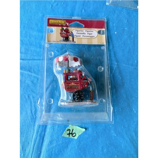LEMAX 12032 HOTDOGS CART WITH FIGURE HOLIDAY VILLAGE DISPLAY