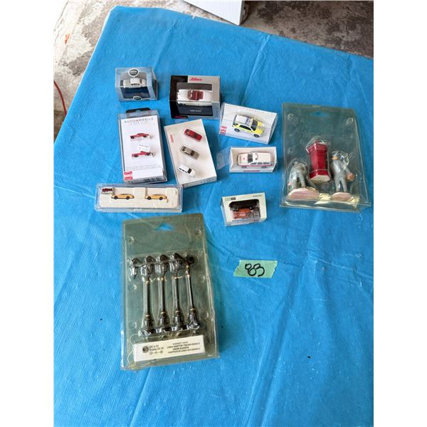 MIXED LOT DIECAST MODEL CARS