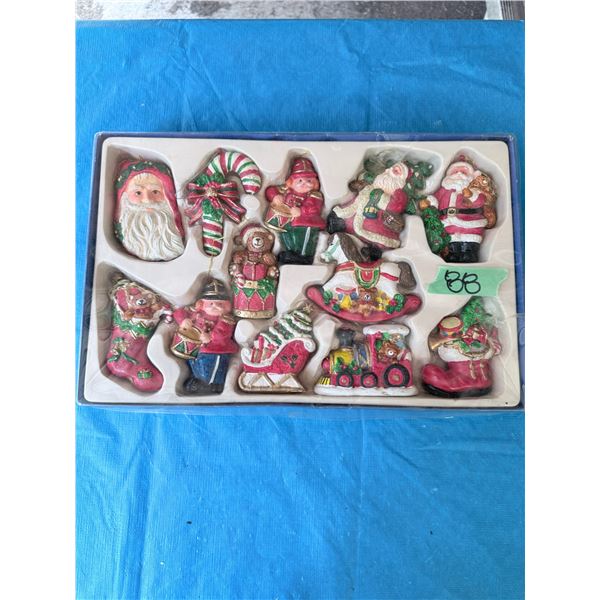 LOT OF ASSORTED CHRISTMAS ORNAMENTS HOLIDAY