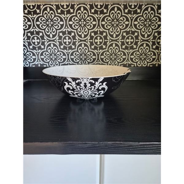 Decorative damask- patterned bowl in black and white