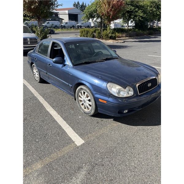 2004 HYUNDAI SONATA, RUNS, 170K KM POWER WINDOWS WORK, POWER LOCKS WORK, 4 DOOR SEDAN