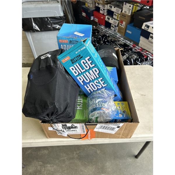 TRAY OF BETTER BOAT ITEMS INCLUDING TRAILER HITCH BALL MOUNT, ADJUSTABLE BOAT SEAT PEDESTAL, BILGE P