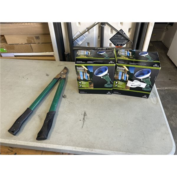 2 OUTDOOR FLOODLIGHTS AND GARDEN PRUNERS
