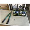 Image 1 : 2 OUTDOOR FLOODLIGHTS AND GARDEN PRUNERS